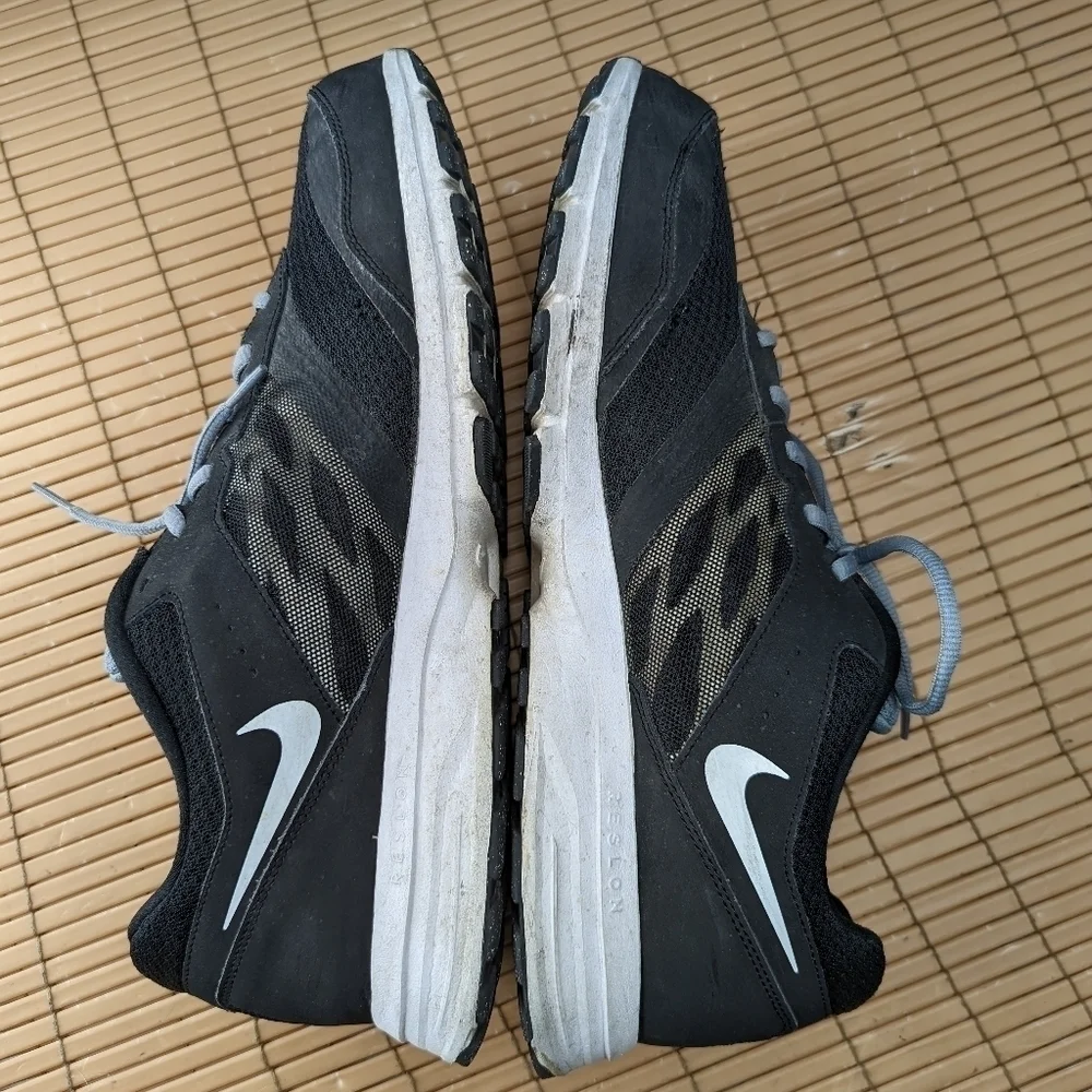 Nike Mens Air Relentless 4 685138-002 Black White Running Shoes Lace Up Sz 15. 1